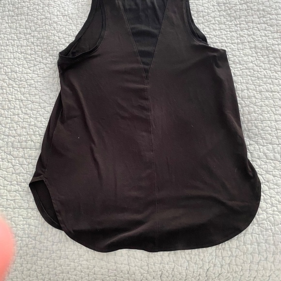 Bundle of three Athleta sleeveless tops - Picture 10 of 11